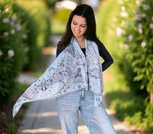 Naložite sliko v pregledovalnik galerije, ženski šal poletni šali rožice modni sal rože sali prehodni sal cvetlice bombaž bombaz svila ženski šali moda udoben šal mehek sal jesenski šal ženski šal rožice modni šal šal občutljiva koža ugodni šali