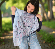 Naložite sliko v pregledovalnik galerije, ženski šal poletni šali rožice modni sal rože sali prehodni sal cvetlice bombaž bombaz svila ženski šali moda udoben šal mehek sal jesenski šal ženski šal rožice modni šal šal občutljiva koža ugodni šali