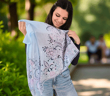 Naložite sliko v pregledovalnik galerije, ženski šal poletni šali rožice modni sal rože sali prehodni sal cvetlice bombaž bombaz svila ženski šali moda udoben šal mehek sal jesenski šal ženski šal rožice modni šal šal občutljiva koža ugodni šali