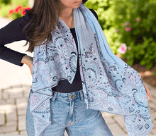 Naložite sliko v pregledovalnik galerije, ženski šal poletni šali rožice modni sal rože sali prehodni sal cvetlice bombaž bombaz svila ženski šali moda udoben šal mehek sal jesenski šal ženski šal rožice modni šal šal občutljiva koža ugodni šali