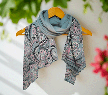 Naložite sliko v pregledovalnik galerije, ženski šal poletni šali rožice modni sal rože sali prehodni sal cvetlice bombaž bombaz svila ženski šali moda udoben šal mehek sal jesenski šal ženski šal rožice modni šal šal občutljiva koža ugodni šali