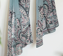 Naložite sliko v pregledovalnik galerije, ženski šal poletni šali rožice modni sal rože sali prehodni sal cvetlice bombaž bombaz svila ženski šali moda udoben šal mehek sal jesenski šal ženski šal rožice modni šal šal občutljiva koža ugodni šali