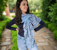 Naložite sliko v pregledovalnik galerije, ženski šal poletni šali rožice modni sal rože sali prehodni sal cvetlice bombaž bombaz svila ženski šali moda udoben šal mehek sal jesenski šal ženski šal rožice modni šal šal občutljiva koža ugodni šali