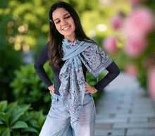 Naložite sliko v pregledovalnik galerije, ženski šal poletni šali rožice modni sal rože sali prehodni sal cvetlice bombaž bombaz svila ženski šali moda udoben šal mehek sal jesenski šal ženski šal rožice modni šal šal občutljiva koža ugodni šali