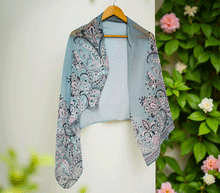 Naložite sliko v pregledovalnik galerije, ženski šal poletni šali rožice modni sal rože sali prehodni sal cvetlice bombaž bombaz svila ženski šali moda udoben šal mehek sal jesenski šal ženski šal rožice modni šal šal občutljiva koža ugodni šali