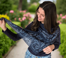 Naložite sliko v pregledovalnik galerije, ženski šal poletni šali rožice modni sal rože sali prehodni sal cvetlice bombaž bombaz svila ženski šali moda udoben šal mehek sal jesenski šal ženski šal rožice modni šal šal občutljiva koža ugodni šali