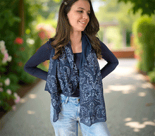 Naložite sliko v pregledovalnik galerije, ženski šal poletni šali rožice modni sal rože sali prehodni sal cvetlice bombaž bombaz svila ženski šali moda udoben šal mehek sal jesenski šal ženski šal rožice modni šal šal občutljiva koža ugodni šali