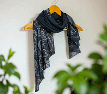 Naložite sliko v pregledovalnik galerije, ženski šal poletni šali rožice modni sal rože sali prehodni sal cvetlice bombaž bombaz svila ženski šali moda udoben šal mehek sal jesenski šal ženski šal rožice modni šal šal občutljiva koža ugodni šali