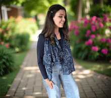 Naložite sliko v pregledovalnik galerije, ženski šal poletni šali rožice modni sal rože sali prehodni sal cvetlice bombaž bombaz svila ženski šali moda udoben šal mehek sal jesenski šal ženski šal rožice modni šal šal občutljiva koža ugodni šali