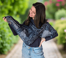 Naložite sliko v pregledovalnik galerije, ženski šal poletni šali rožice modni sal rože sali prehodni sal cvetlice bombaž bombaz svila ženski šali moda udoben šal mehek sal jesenski šal ženski šal rožice modni šal šal občutljiva koža ugodni šali