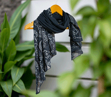 Naložite sliko v pregledovalnik galerije, ženski šal poletni šali rožice modni sal rože sali prehodni sal cvetlice bombaž bombaz svila ženski šali moda udoben šal mehek sal jesenski šal ženski šal rožice modni šal šal občutljiva koža ugodni šali