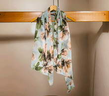 Naložite sliko v pregledovalnik galerije, ženski šal poletni šali rožice modni sal rože sali prehodni sal cvetlice viskoza ženski šali moda udoben šal mehek sal jesenski šal cvetlični ženski šal