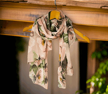 Naložite sliko v pregledovalnik galerije, ženski šal poletni šali rožice modni sal rože sali prehodni sal cvetlice viskoza ženski šali moda udoben šal mehek sal jesenski šal cvetlični ženski šal