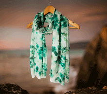 Naložite sliko v pregledovalnik galerije, Ženski šal ČAR zelen (svila, viskoza)