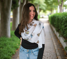 Naložite sliko v pregledovalnik galerije, Ženski šal Metulj bel - bombaž svila