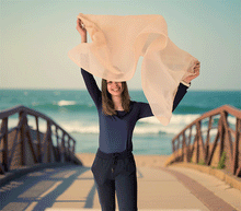 Naložite sliko v pregledovalnik galerije, ženski šal poletni šali pike modni sal rože sali prehodni sal pikice bombaž bombaz svila ženski šali moda udoben šal mehek sal jesenski šal ženski šal ugodni šali ugodni ženski šali