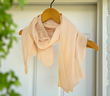 Naložite sliko v pregledovalnik galerije, ženski šal poletni šali pike modni sal rože sali prehodni sal pikice bombaž bombaz svila ženski šali moda udoben šal mehek sal jesenski šal ženski šal ugodni šali ugodni ženski šali