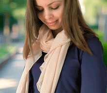 Naložite sliko v pregledovalnik galerije, ženski šal poletni šali pike modni sal rože sali prehodni sal pikice bombaž bombaz svila ženski šali moda udoben šal mehek sal jesenski šal ženski šal ugodni šali ugodni ženski šali