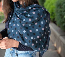 Naložite sliko v pregledovalnik galerije, ženski šal poletni šali pike modni sal rože sali prehodni sal pikice bombaž bombaz svila ženski šali moda udoben šal mehek sal jesenski šal ženski šal