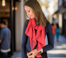 Naložite sliko v pregledovalnik galerije, ženski šal poletni šali pike modni sal rože sali prehodni sal pikice bombaž bombaz svila ženski šali moda udoben šal mehek sal jesenski šal ženski šal ugodni šali ugodni ženski šali