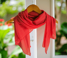 Naložite sliko v pregledovalnik galerije, ženski šal poletni šali pike modni sal rože sali prehodni sal pikice bombaž bombaz svila ženski šali moda udoben šal mehek sal jesenski šal ženski šal ugodni šali ugodni ženski šali