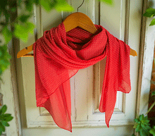 Naložite sliko v pregledovalnik galerije, ženski šal poletni šali pike modni sal rože sali prehodni sal pikice bombaž bombaz svila ženski šali moda udoben šal mehek sal jesenski šal ženski šal ugodni šali ugodni ženski šali