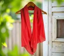 Naložite sliko v pregledovalnik galerije, ženski šal poletni šali pike modni sal rože sali prehodni sal pikice bombaž bombaz svila ženski šali moda udoben šal mehek sal jesenski šal ženski šal ugodni šali ugodni ženski šali