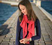 Naložite sliko v pregledovalnik galerije, ženski šal poletni šali pike modni sal rože sali prehodni sal pikice bombaž bombaz svila ženski šali moda udoben šal mehek sal jesenski šal ženski šal ugodni šali ugodni ženski šali