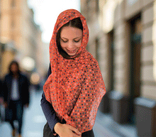 Naložite sliko v pregledovalnik galerije, Ženski šal Simba rdeč - bombaž svila