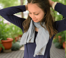 Naložite sliko v pregledovalnik galerije, ženski šal poletni šali pike modni sal rože sali prehodni sal pikice bombaž bombaz svila ženski šali moda udoben šal mehek sal jesenski šal ženski šal ugodni šali ugodni ženski šali