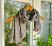 Naložite sliko v pregledovalnik galerije, ženski šal poletni šali pike modni sal rože sali prehodni sal pikice bombaž bombaz svila ženski šali moda udoben šal mehek sal jesenski šal ženski šal ugodni šali ugodni ženski šali