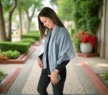 Naložite sliko v pregledovalnik galerije, ženski šal poletni šali pike modni sal rože sali prehodni sal pikice bombaž bombaz svila ženski šali moda udoben šal mehek sal jesenski šal ženski šal ugodni šali ugodni ženski šali