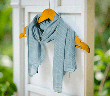 Naložite sliko v pregledovalnik galerije, ženski šal poletni šali pike modni sal rože sali prehodni sal pikice bombaž bombaz svila ženski šali moda udoben šal mehek sal jesenski šal ženski šal ugodni šali ugodni ženski šali