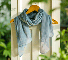 Naložite sliko v pregledovalnik galerije, ženski šal poletni šali pike modni sal rože sali prehodni sal pikice bombaž bombaz svila ženski šali moda udoben šal mehek sal jesenski šal ženski šal ugodni šali ugodni ženski šali