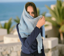 Naložite sliko v pregledovalnik galerije, ženski šal poletni šali pike modni sal rože sali prehodni sal pikice bombaž bombaz svila ženski šali moda udoben šal mehek sal jesenski šal ženski šal ugodni šali ugodni ženski šali