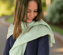 Naložite sliko v pregledovalnik galerije, ženski šal poletni šali pike modni sal rože sali prehodni sal pikice bombaž bombaz svila ženski šali moda udoben šal mehek sal jesenski šal ženski šal ugodni šali ugodni ženski šali