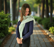 Naložite sliko v pregledovalnik galerije, ženski šal poletni šali pike modni sal rože sali prehodni sal pikice bombaž bombaz svila ženski šali moda udoben šal mehek sal jesenski šal ženski šal ugodni šali ugodni ženski šali