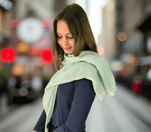 Naložite sliko v pregledovalnik galerije, ženski šal poletni šali pike modni sal rože sali prehodni sal pikice bombaž bombaz svila ženski šali moda udoben šal mehek sal jesenski šal ženski šal ugodni šali ugodni ženski šali