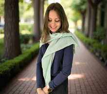 Naložite sliko v pregledovalnik galerije, ženski šal poletni šali pike modni sal rože sali prehodni sal pikice bombaž bombaz svila ženski šali moda udoben šal mehek sal jesenski šal ženski šal ugodni šali ugodni ženski šali