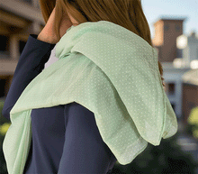 Naložite sliko v pregledovalnik galerije, ženski šal poletni šali pike modni sal rože sali prehodni sal pikice bombaž bombaz svila ženski šali moda udoben šal mehek sal jesenski šal ženski šal ugodni šali ugodni ženski šali