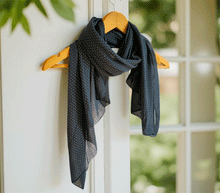 Naložite sliko v pregledovalnik galerije, ženski šal poletni šali pike modni sal rože sali prehodni sal pikice bombaž bombaz svila ženski šali moda udoben šal mehek sal jesenski šal ženski šal ugodni šali ugodni ženski šali