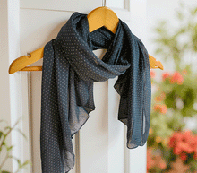 Naložite sliko v pregledovalnik galerije, ženski šal poletni šali pike modni sal rože sali prehodni sal pikice bombaž bombaz svila ženski šali moda udoben šal mehek sal jesenski šal ženski šal ugodni šali ugodni ženski šali