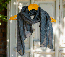 Naložite sliko v pregledovalnik galerije, ženski šal poletni šali pike modni sal rože sali prehodni sal pikice bombaž bombaz svila ženski šali moda udoben šal mehek sal jesenski šal ženski šal ugodni šali ugodni ženski šali