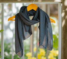 Naložite sliko v pregledovalnik galerije, ženski šal poletni šali pike modni sal rože sali prehodni sal pikice bombaž bombaz svila ženski šali moda udoben šal mehek sal jesenski šal ženski šal ugodni šali ugodni ženski šali