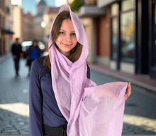 Naložite sliko v pregledovalnik galerije, ženski šal poletni šali pike modni sal rože sali prehodni sal pikice bombaž bombaz svila ženski šali moda udoben šal mehek sal jesenski šal ženski šal ugodni šali