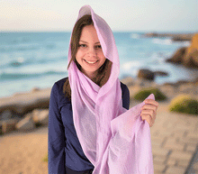 Naložite sliko v pregledovalnik galerije, ženski šal poletni šali pike modni sal rože sali prehodni sal pikice bombaž bombaz svila ženski šali moda udoben šal mehek sal jesenski šal ženski šal ugodni šali