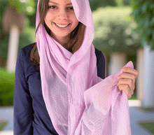 Naložite sliko v pregledovalnik galerije, ženski šal poletni šali pike modni sal rože sali prehodni sal pikice bombaž bombaz svila ženski šali moda udoben šal mehek sal jesenski šal ženski šal ugodni šali