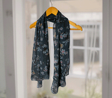 Naložite sliko v pregledovalnik galerije, ženski šal poletni šali rožice modni sal rože sali prehodni sal cvetlice bombaž bombaz svila ženski šali moda udoben šal mehek sal
metulji jesenski šal cvetlični ženski šal