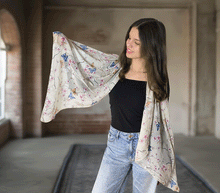 Naložite sliko v pregledovalnik galerije, ženski šal poletni šali rožice modni sal rože sali prehodni sal cvetlice bombaž bombaz svila ženski šali moda udoben šal mehek sal
metulji jesenski šal cvetlični ženski šal