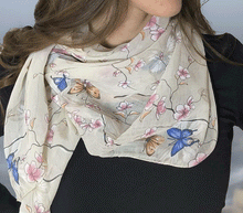 Naložite sliko v pregledovalnik galerije, ženski šal poletni šali rožice modni sal rože sali prehodni sal cvetlice bombaž bombaz svila ženski šali moda udoben šal mehek sal
metulji jesenski šal cvetlični ženski šal